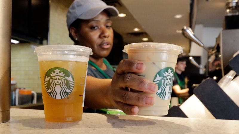 Une vidéo trompeuse - Les gobelets Starbucks plus larges contiennent plus  de café